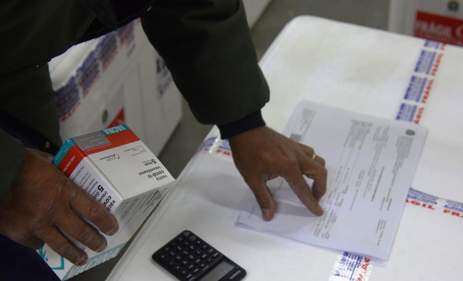 Paraná recebe novo lote com 244,8 mil vacinas contra a Covid-19