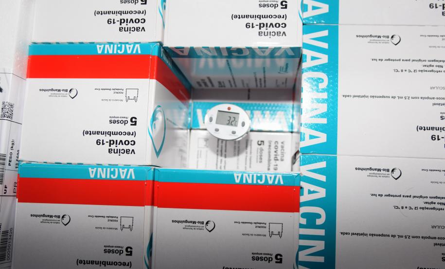 Paraná recebe novo lote com 244,8 mil vacinas contra a Covid-19