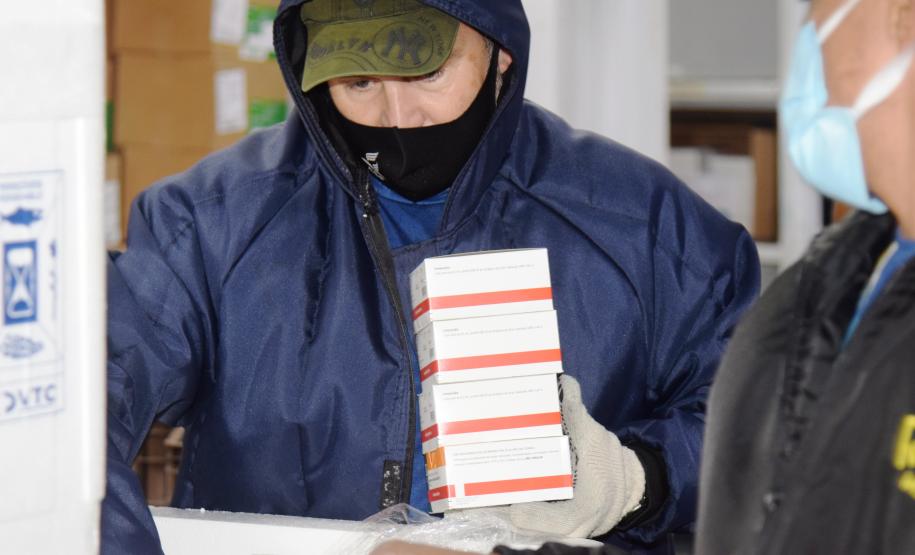 A 17ª pauta de distribuição de vacinas contra a Covid-19 do Ministério da Saúde foi ajustada com a inclusão de mais doses do imunizante CoronaVac da parceria entre Sinovac e Instituto Butantan. O Paraná recebeu mais 62 mil doses da vacina nesta sexta-feira (14).