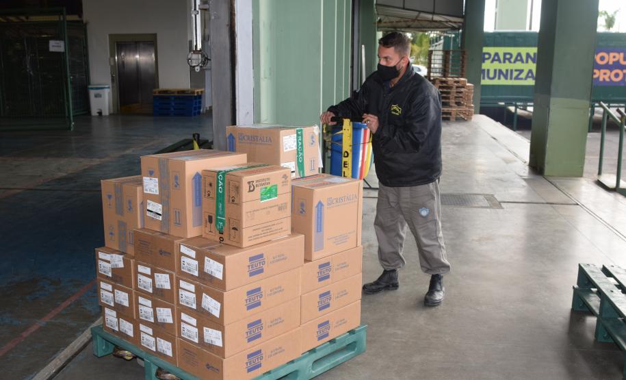 A Secretaria de Estado da Saúde (Sesa) iniciou nesta sexta-feira (14) a distribuição de mais 170.285 medicamentos elencados no chamado “kit de intubação” para pacientes internados com coronavírus.