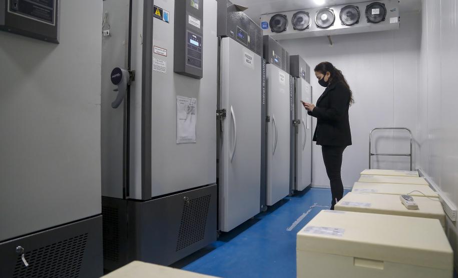 vacinas contra Covid-19 produzidas pela parceria entre Pfizer e BioNTech. O terceiro lote dos imunizantes, que chegou à Capital nesta terça-feira (18), com mais 39.780 doses