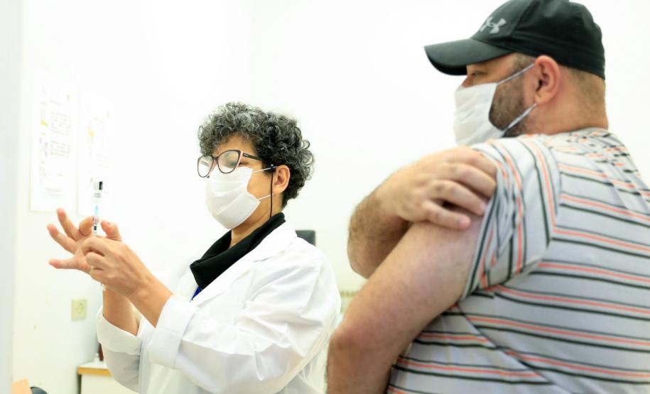 Nova distribuição de vacinas da Pfizer inclui nove municípios do Paraná