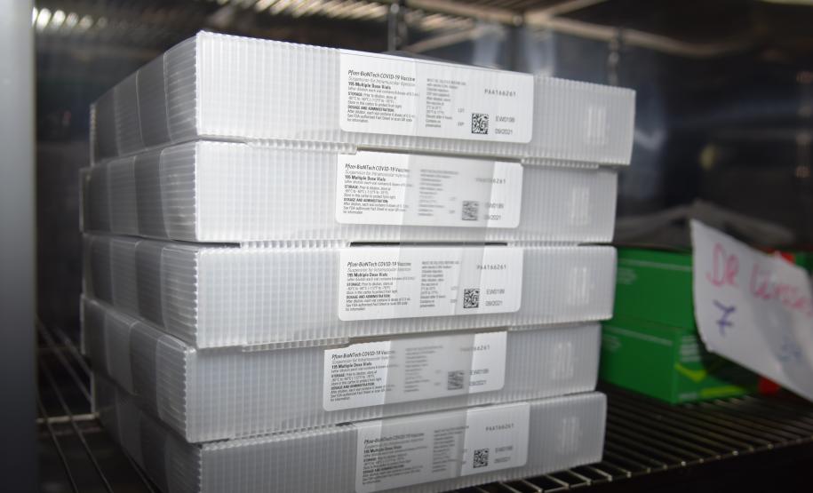 Governo do Estado descentraliza vacinas da Pfizer e municípios já recebem as doses