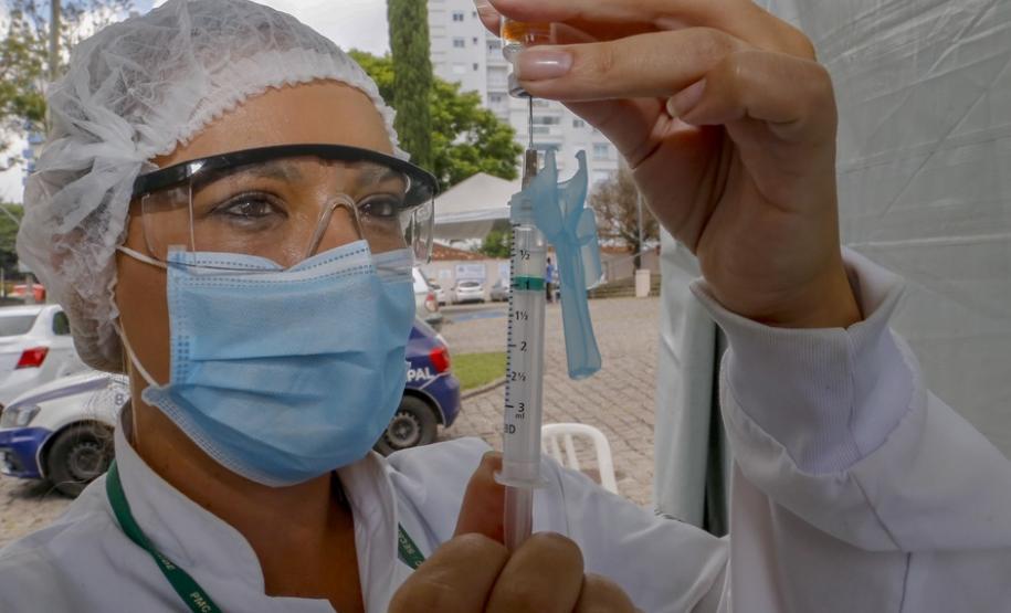 Paraná vacinou quase 50% do grupo prioritário contra a Covid-19.