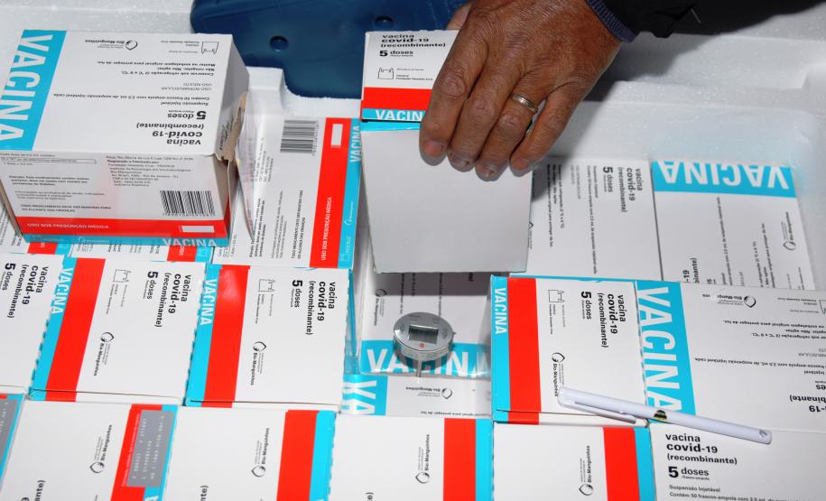 Paraná recebe 352,7 mil doses da vacina AstraZeneca