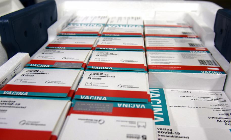 Paraná recebe 352,7 mil doses da vacina AstraZeneca