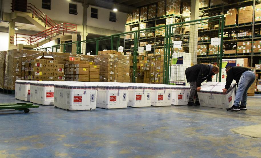 Paraná recebe 352,7 mil doses da vacina AstraZeneca