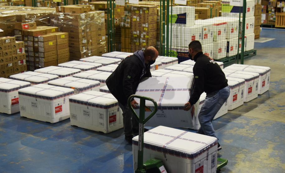 Paraná recebe 352,7 mil doses da vacina AstraZeneca