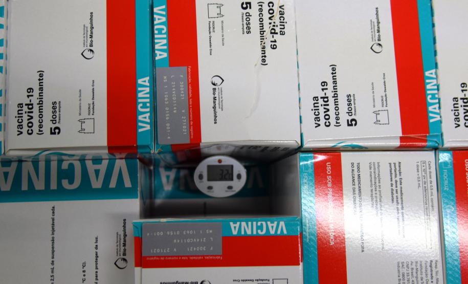 Paraná recebe 352,7 mil doses da vacina AstraZeneca