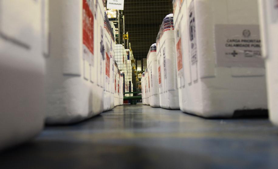 Paraná recebe 352,7 mil doses da vacina AstraZeneca