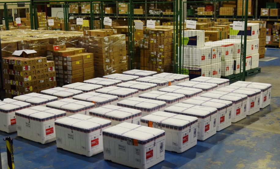 Paraná recebe 352,7 mil doses da vacina AstraZeneca