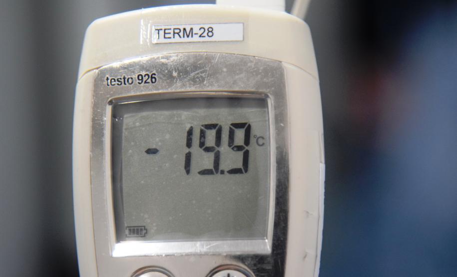 Lote com mais de 37,4 mil vacinas da Pfizer chegam ao Paraná