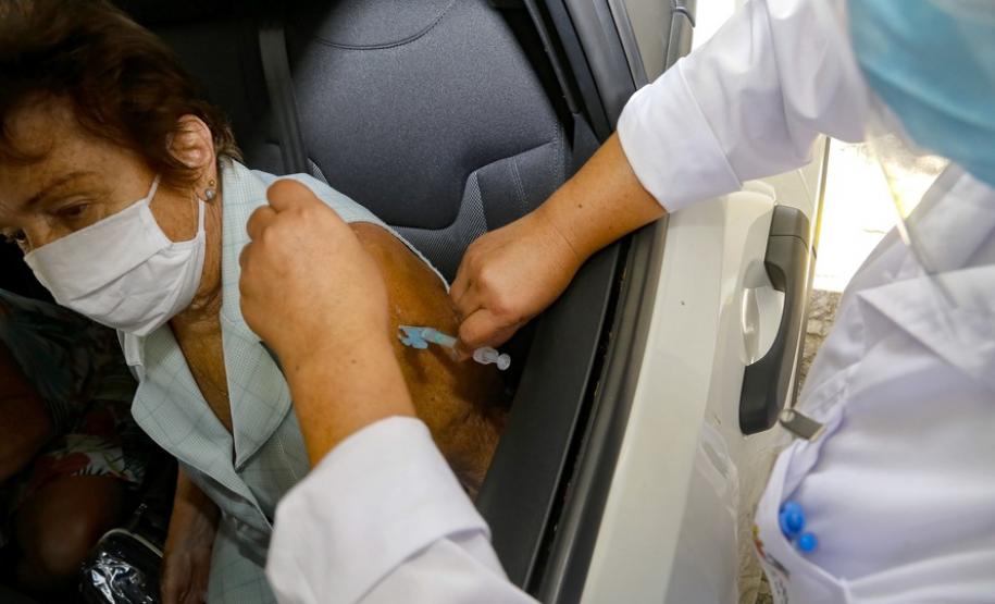 Com eficiência superior a 80%, Paraná ultrapassa 3,6 milhões de vacinas aplicadas contra a Covid-19.