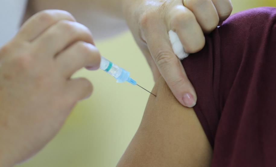 Com eficiência superior a 80%, Paraná ultrapassa 3,6 milhões de vacinas aplicadas contra a Covid-19.
