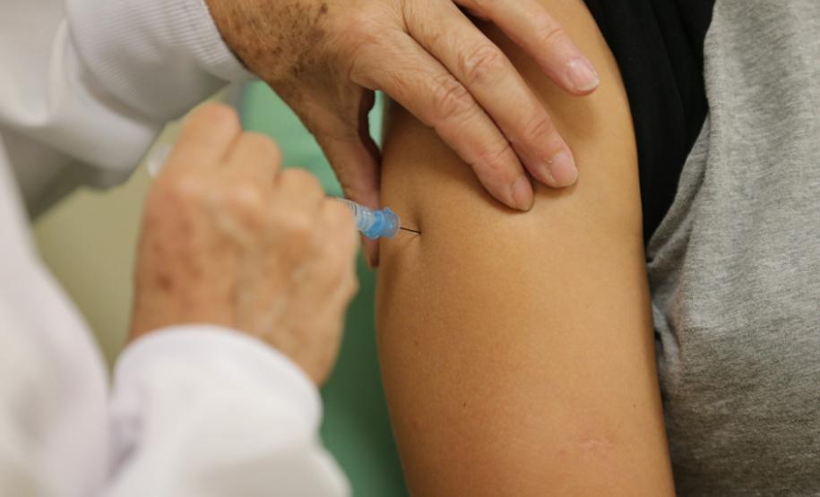 Com eficiência superior a 80%, Paraná ultrapassa 3,6 milhões de vacinas aplicadas contra a Covid-19.