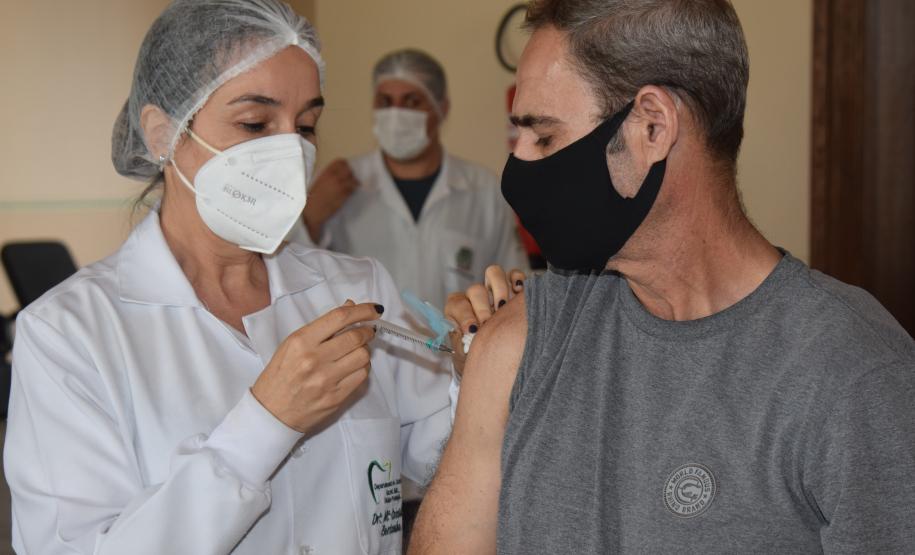 Trabalhadores portuários começam a ser vacinados contra a Covid-19 no Paraná