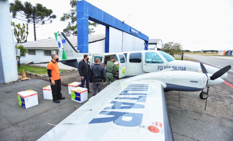 Paraná distribui 37.440 doses de vacina contra Covid-19 da Pfizer para 21 municípios