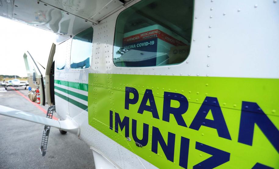 Paraná distribui 37.440 doses de vacina contra Covid-19 da Pfizer para 21 municípios