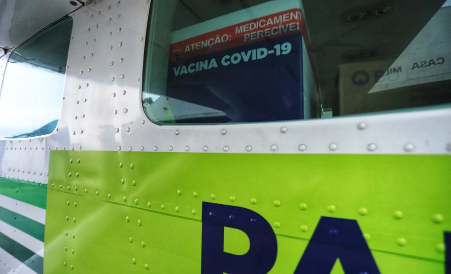 Paraná distribui 37.440 doses de vacina contra Covid-19 da Pfizer para 21 municípios