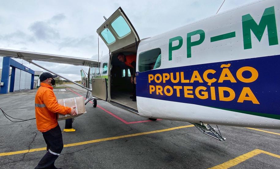 Paraná distribui 37.440 doses de vacina contra Covid-19 da Pfizer para 21 municípios