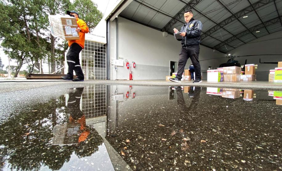 Paraná distribui 37.440 doses de vacina contra Covid-19 da Pfizer para 21 municípios