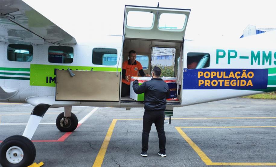 Paraná distribui 37.440 doses de vacina contra Covid-19 da Pfizer para 21 municípios