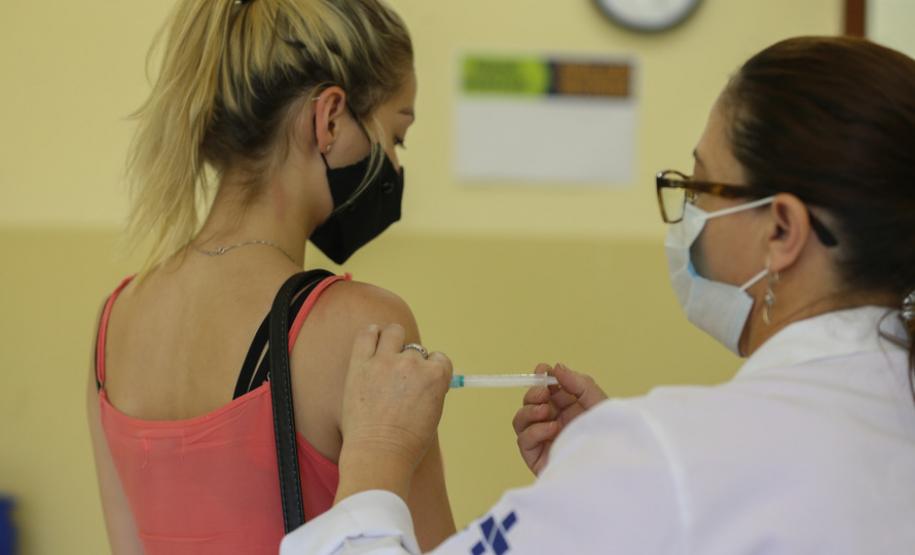Paraná ultrapassa 50% do grupo prioritário vacinado com 1ª dose contra Covid-19