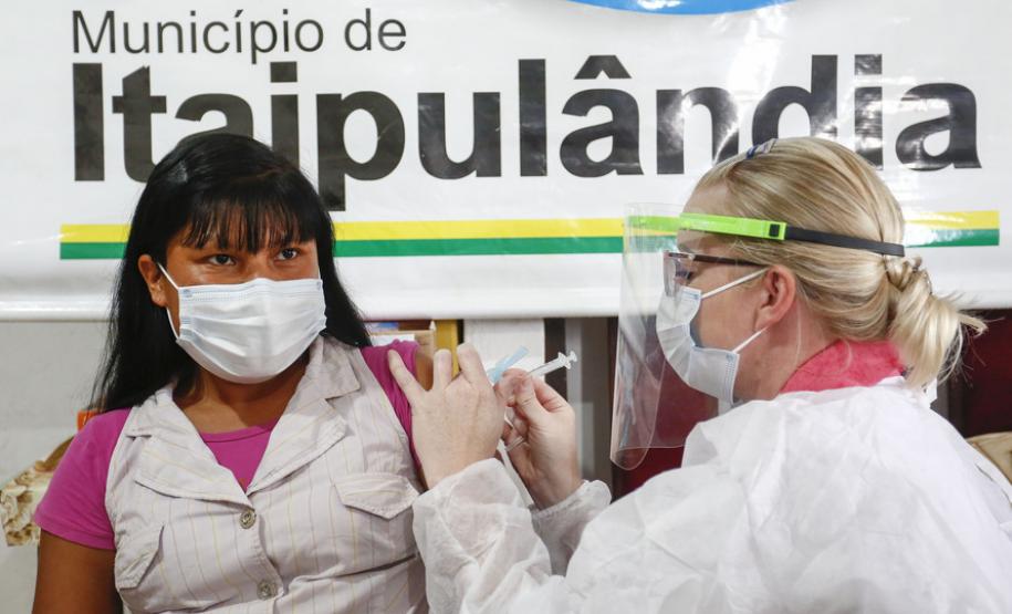Paraná ultrapassa 50% do grupo prioritário vacinado com 1ª dose contra Covid-19