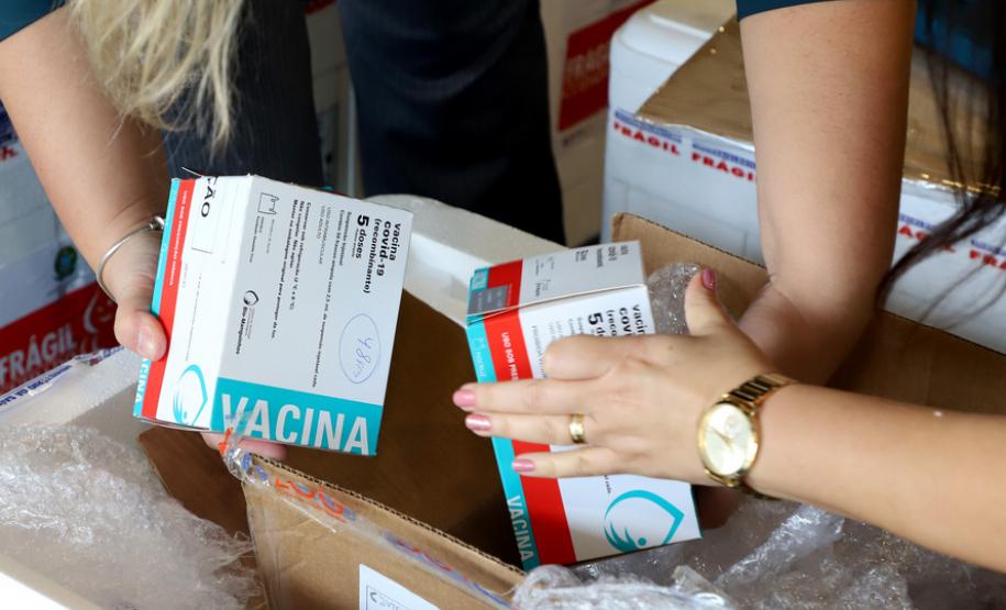 Novo lote prevê quase 400 mil vacinas contra a Covid-19 para o Paraná
