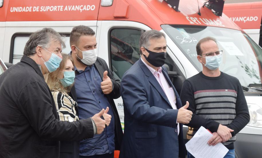 Governo entrega cinco ambulâncias para ampliação do atendimento de Urgência na região de Irati