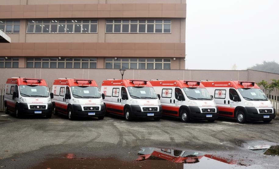 Governo entrega cinco ambulâncias para ampliação do atendimento de Urgência na região de Irati