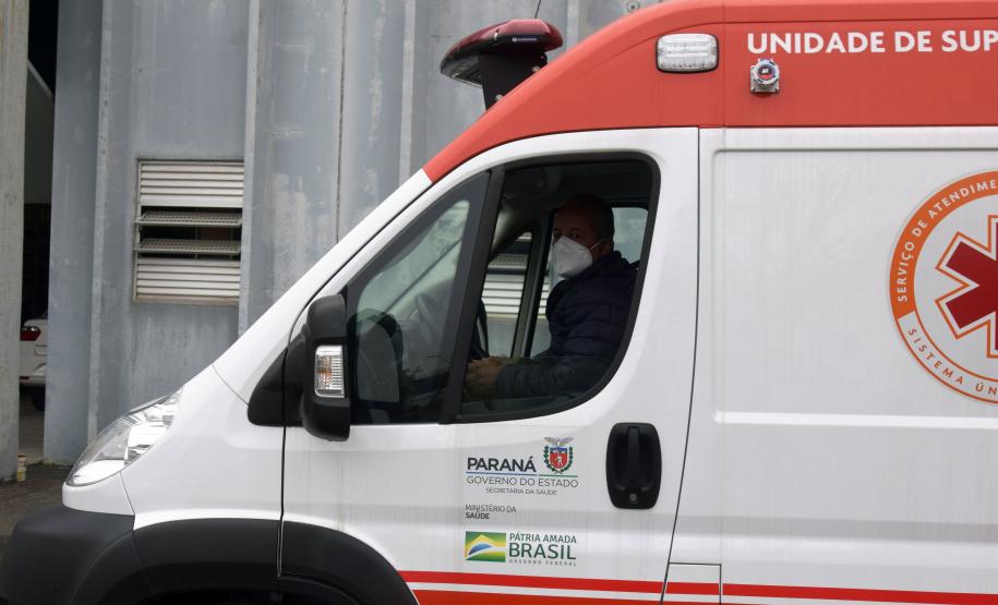 Governo entrega cinco ambulâncias para ampliação do atendimento de Urgência na região de Irati