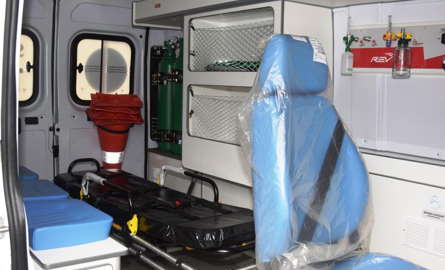 Governo entrega cinco ambulâncias para ampliação do atendimento de Urgência na região de Irati