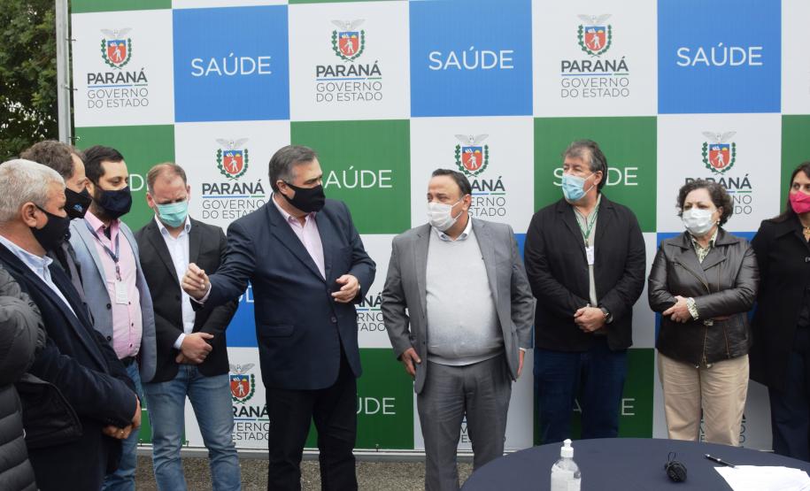 Governo entrega cinco ambulâncias para ampliação do atendimento de Urgência na região de Irati