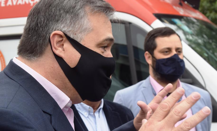 Governo entrega cinco ambulâncias para ampliação do atendimento de Urgência na região de Irati
