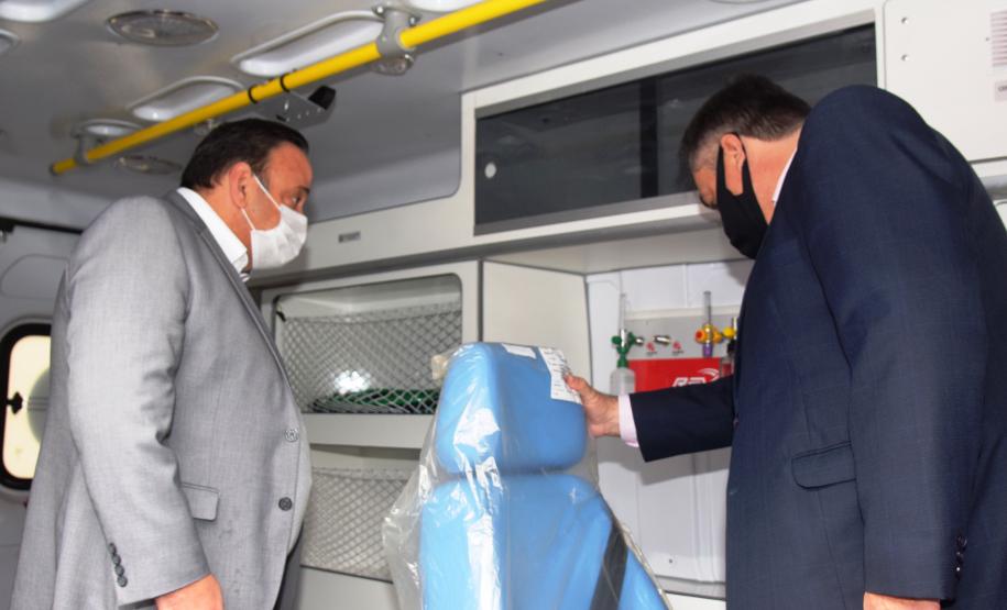 Governo entrega cinco ambulâncias para ampliação do atendimento de Urgência na região de Irati