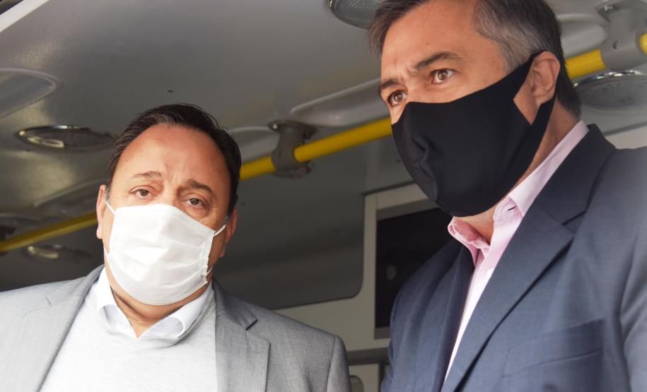 Governo entrega cinco ambulâncias para ampliação do atendimento de Urgência na região de Irati