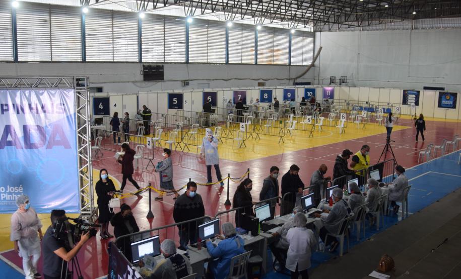 Paraná inicia vacinação contra a Covid-19 em trabalhadores do transporte aéreo