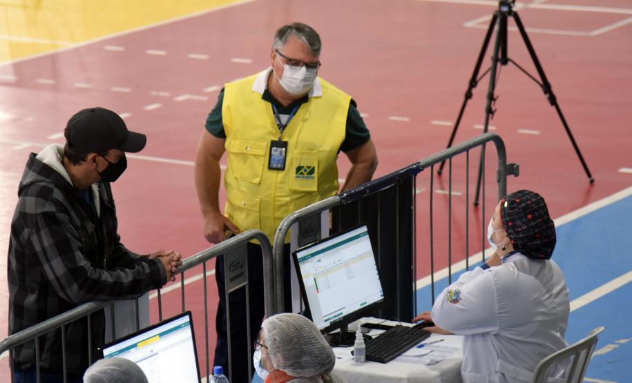 Paraná inicia vacinação contra a Covid-19 em trabalhadores do transporte aéreo