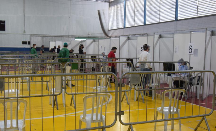 Paraná inicia vacinação contra a Covid-19 em trabalhadores do transporte aéreo