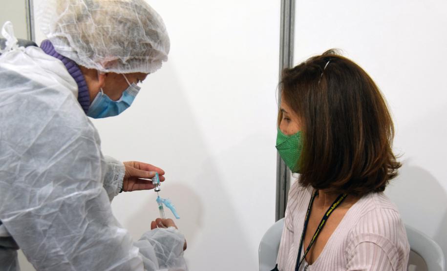 Paraná inicia vacinação contra a Covid-19 em trabalhadores do transporte aéreo