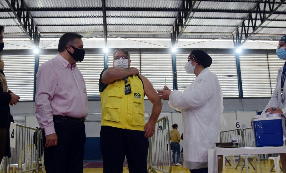 Paraná inicia vacinação contra a Covid-19 em trabalhadores do transporte aéreo