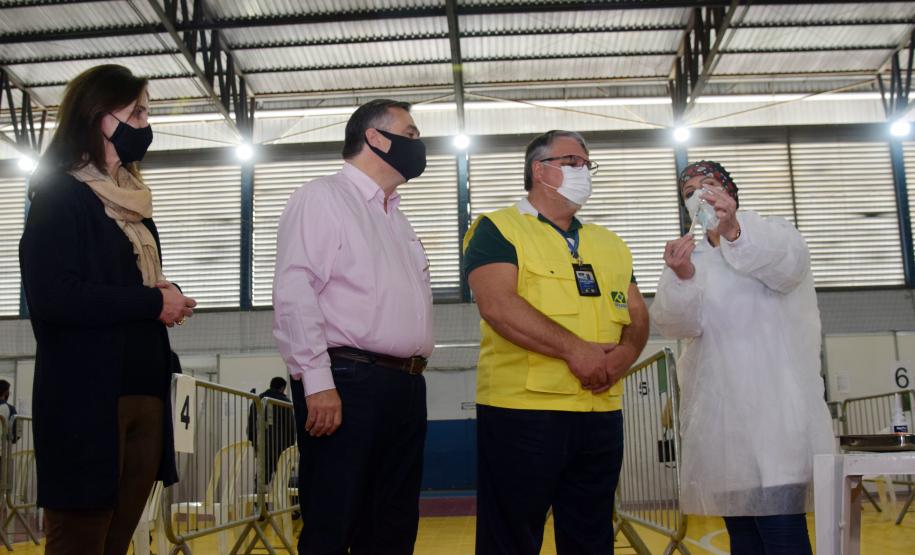 Paraná inicia vacinação contra a Covid-19 em trabalhadores do transporte aéreo