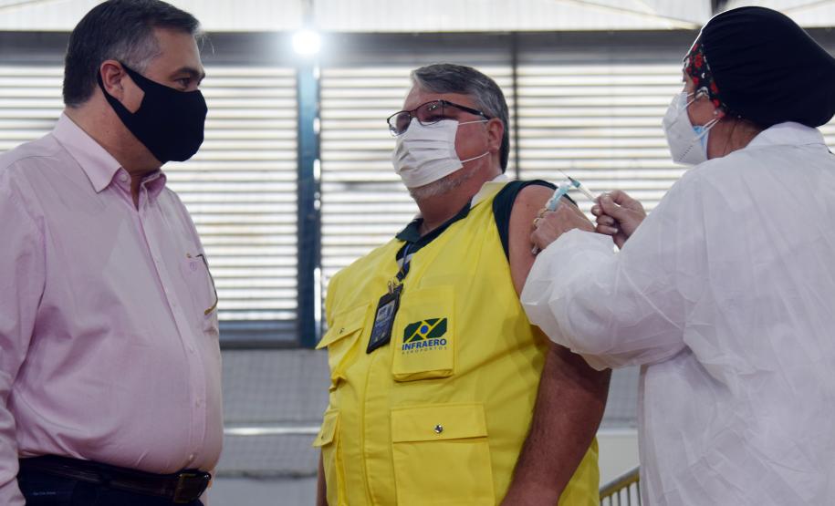 Paraná inicia vacinação contra a Covid-19 em trabalhadores do transporte aéreo