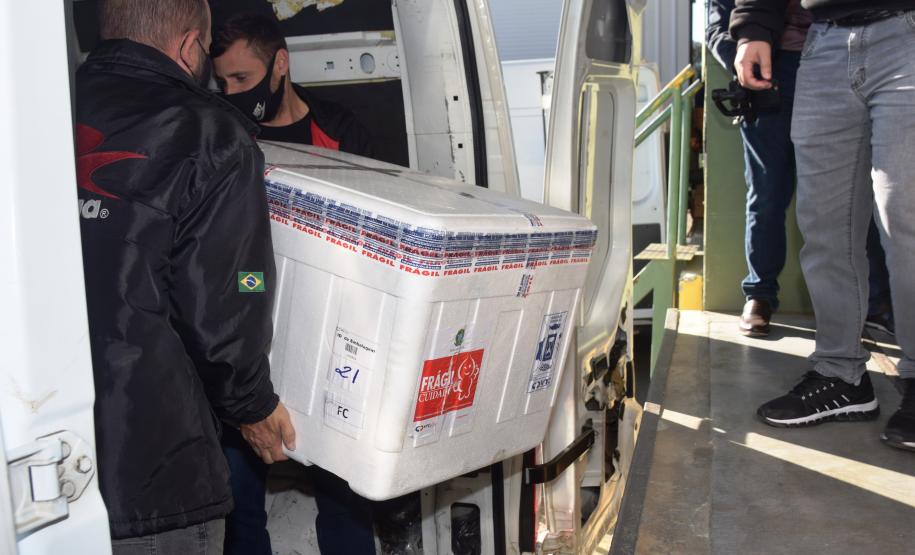 Paraná recebe mais 360.250 doses da vacina AstraZeneca contra a Covid-19