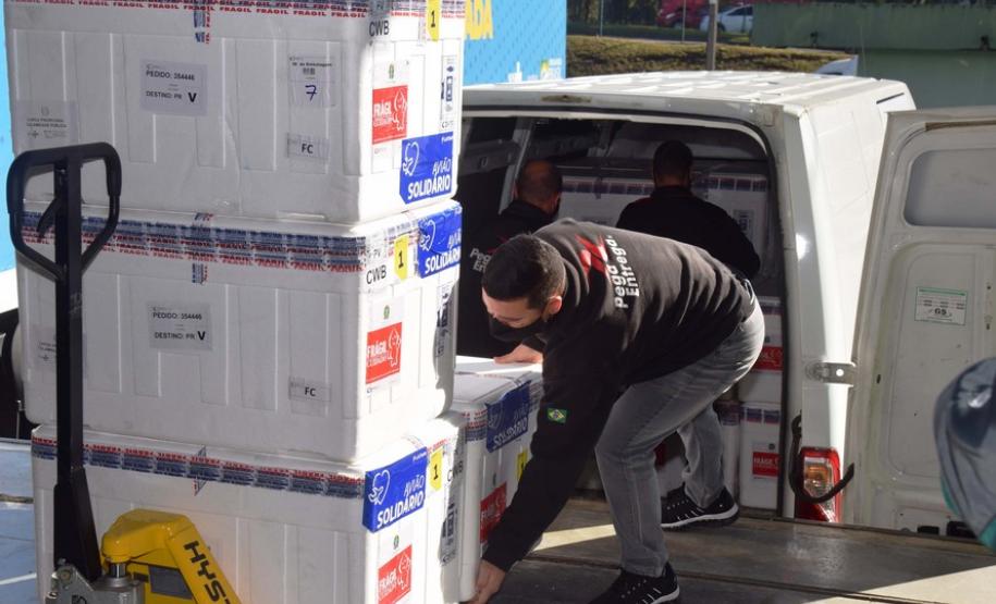 Paraná receberá mais 182,1 mil vacinas contra a Covid-19 nesta segunda-feira