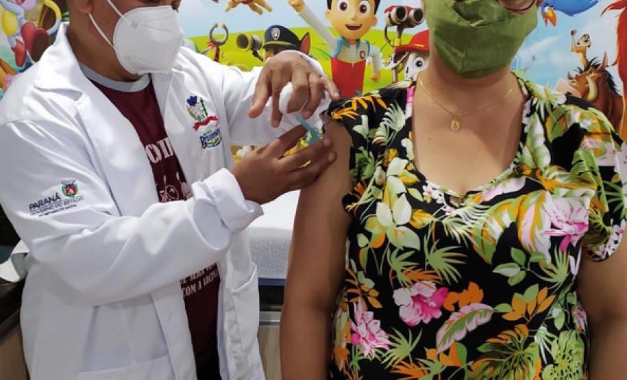 Municípios do Paraná vacinam contra a Covid-10 durante todo o feriado prolongado
