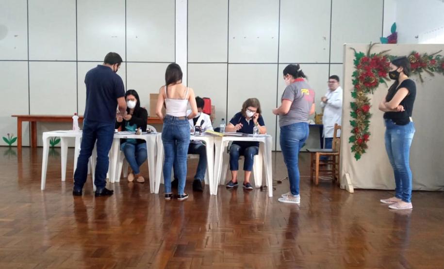 Com doses para população em geral, Paraná aplicou 56,7 mil vacinas no fim de semana