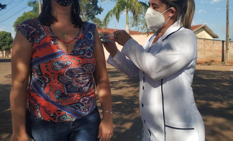 Com doses para população em geral, Paraná aplicou 56,7 mil vacinas no fim de semana