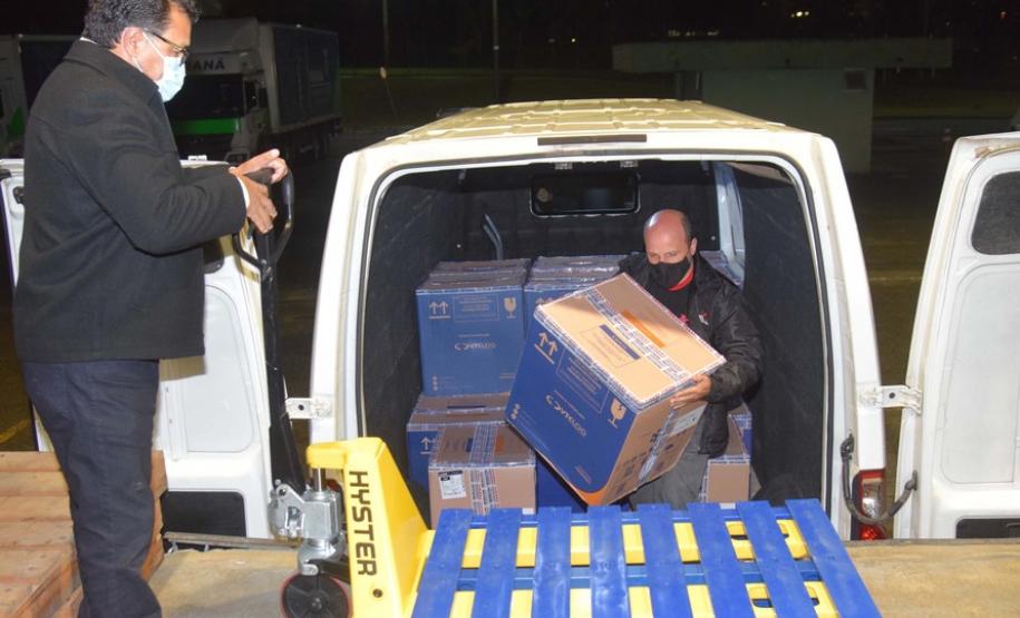 Paraná recebe novo lote com 145 mil vacinas da Pfizer contra a Covid-19